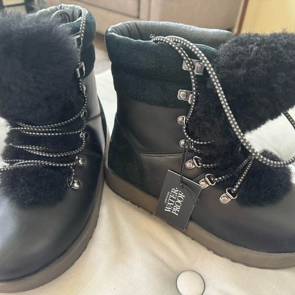 New UGG waterproof lamb skin boot size 8 - Picture 4 of 4